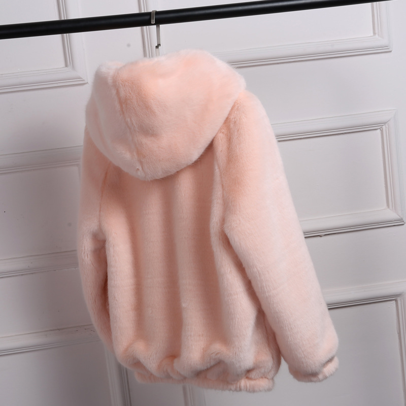 The 2021 autumn/winter new style of faux fur coat for women in Korean style is loose, cute and short. It is made of rex rabbit fur and fleece with a hooded hat Specification image