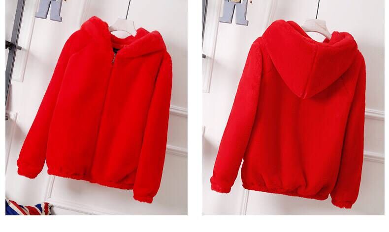 The 2021 autumn/winter new style of faux fur coat for women in Korean style is loose, cute and short. It is made of rex rabbit fur and fleece with a hooded hat Item Picture
