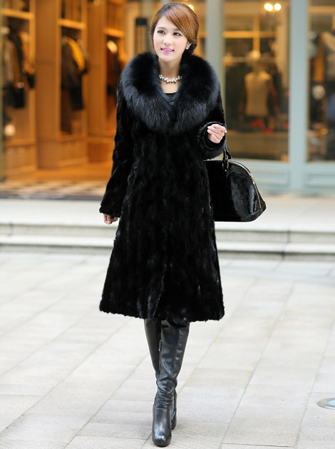 2021 winter Haining Korean version large-sized mink fur imitation women's slimming coat, long fox fur imitation coat details Picture