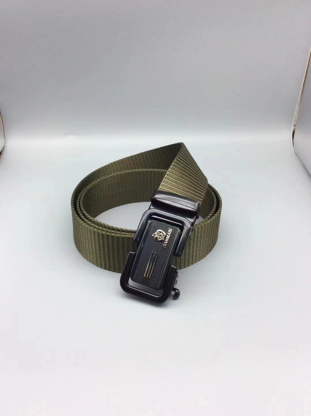 New men's spring toothless snap-on nylon canvas belt, outdoor casual breathable tactical belt Application Scenario