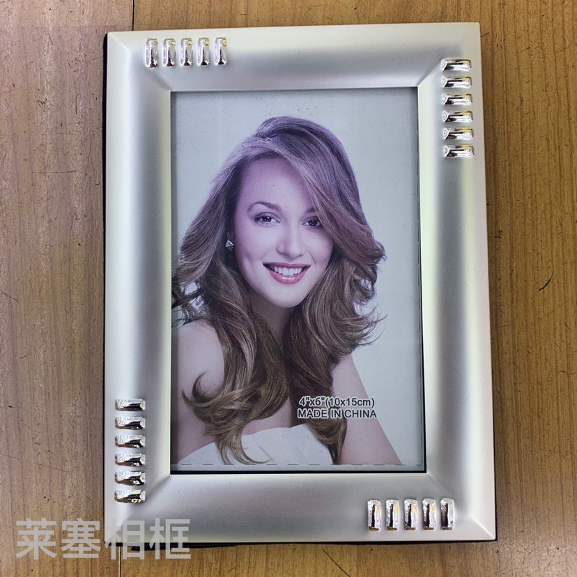 Metal glass creative ornaments, photos, home decoration gifts, handicrafts, photo frames Application Scenario