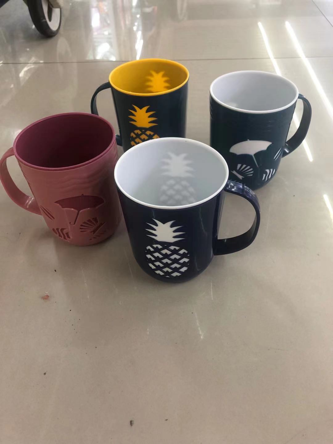 Wholesale supply of plastic drinking cups.9920-9921 brushing cups
