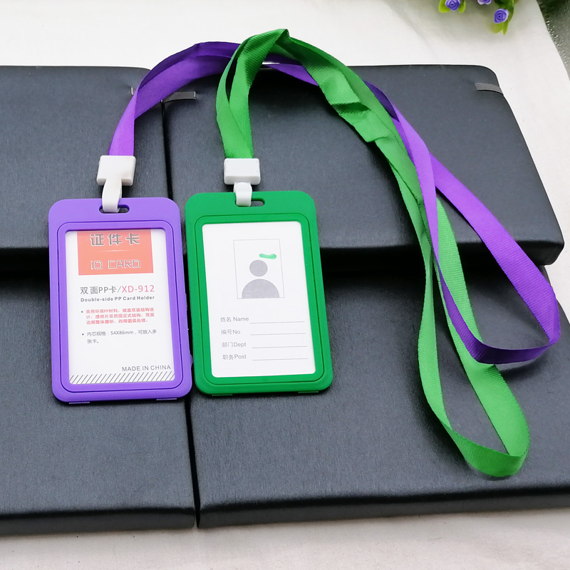 A1313 ID card holder, hanging rope, universal chain, two-yuan store, street stall, night market wholesale Application Scenario
