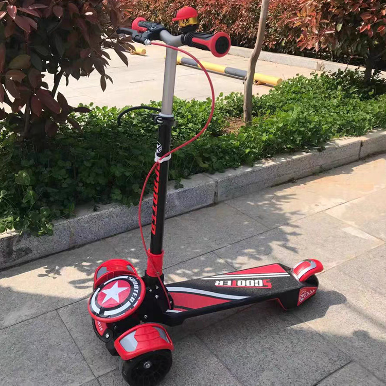 New large-sized children's scooters, big kids' scooters, three and four-wheel adult scooters, can be folded and sent one piece Application Scenario