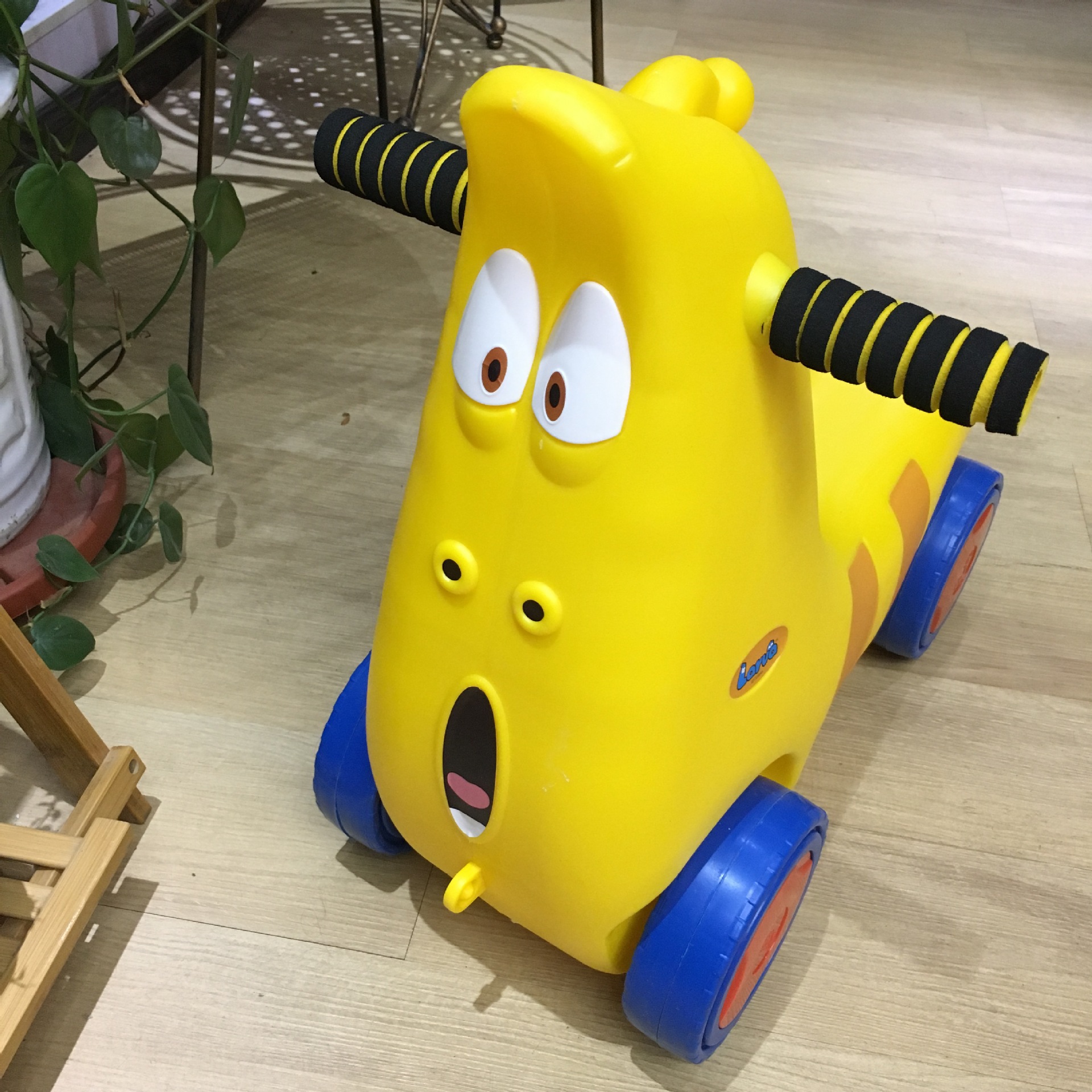 Stinky Bug Roller Coaster is a rocking and balancing toy for 1-3-year-old babies Specification drawing