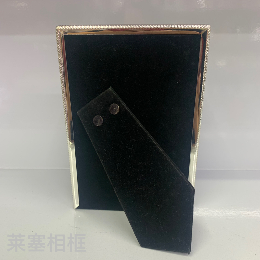 Frosted iron, electroplated silver glass, creative decorative items, photos, home decoration gifts, handicrafts, metal photo frames Application Scenario