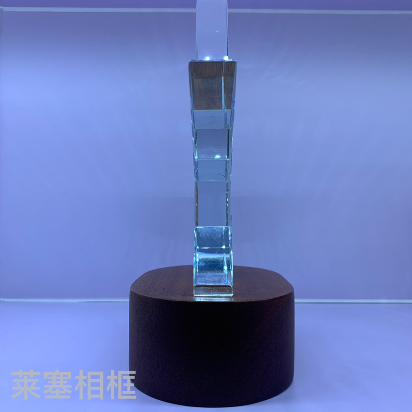 The beech wood crystal trophy customization creative portrait color printing activity competition champion medal and outstanding employee honor award ceremony Specification image