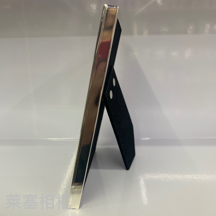 Silver frosted iron, electroplated silver glass, creative decorative items, photos, home decoration gifts, handicrafts, metal photo frames Application Scenario