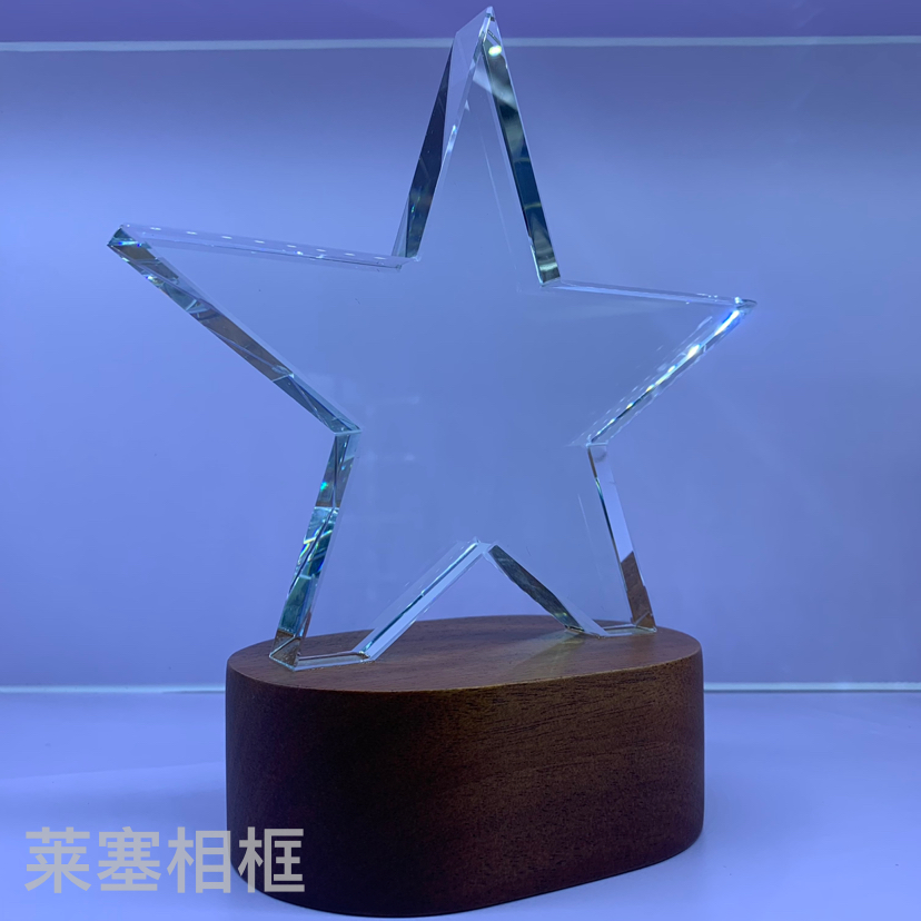 The beech wood crystal trophy customization creative portrait color printing activity competition champion medal and outstanding employee honor award ceremony Application Scenario
