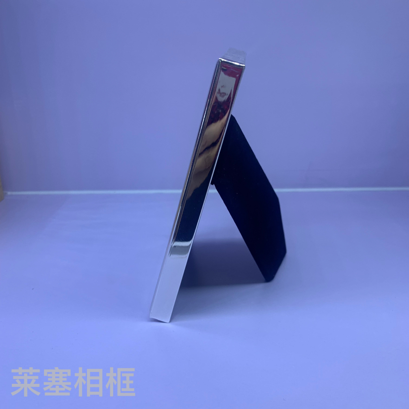 Photos of creative decorative items made of gilded iron, electroplated silver metal material, home decoration gifts, handicrafts, and metal photo frames Specification image