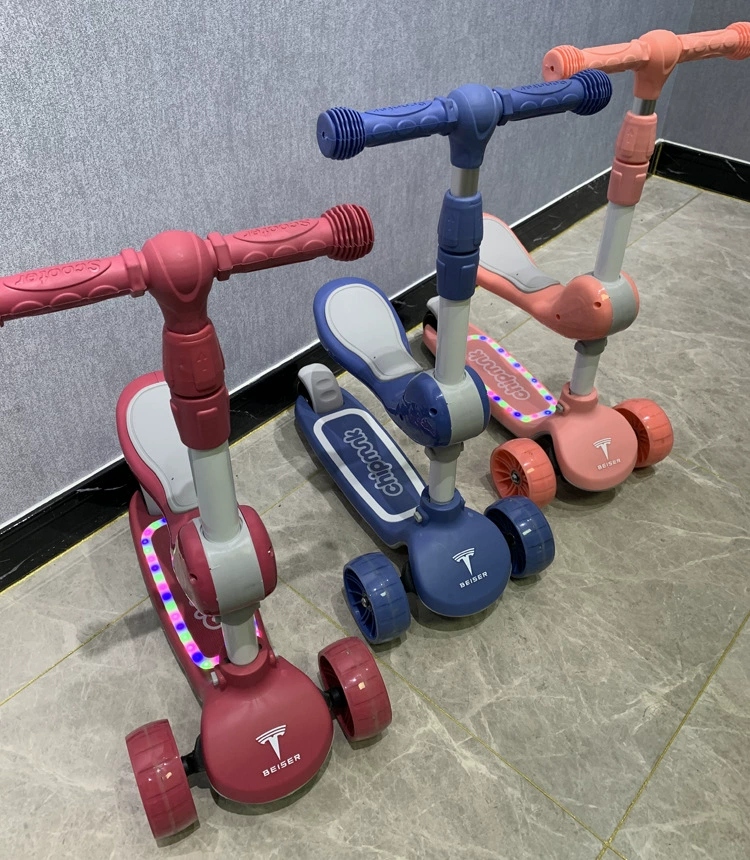 New children's electric scooter with flashing light and seat, plastic flashing three and four-wheel pedal, gift wholesale h full figure