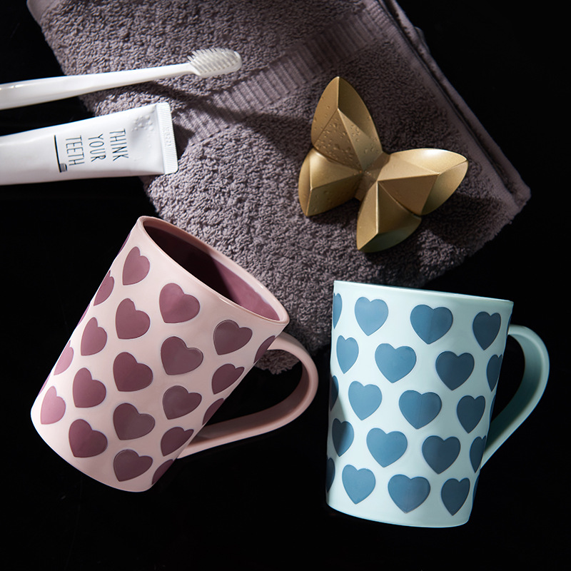 Factory direct supply of creative dual-color heart-shaped drinking cups, large-mouthed mouthwash toothbrush cups, and personalized multi-color brushing cups