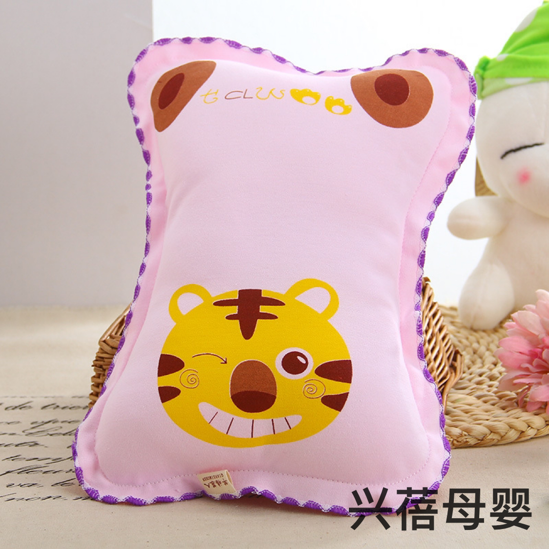 Newborn small pillow with embroidered edges to correct the baby's head tilting. Baby product pillow details Picture
