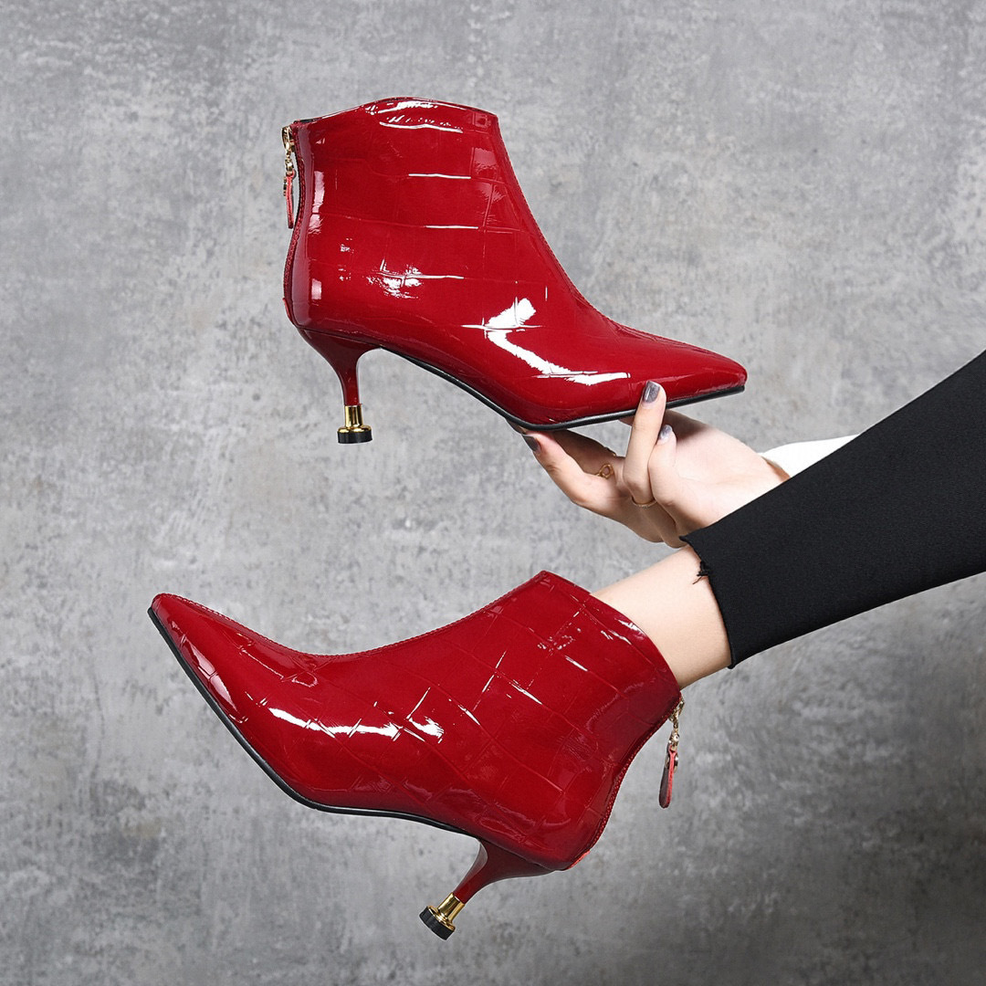 Pointy leather boots woman 202 autumn and winter new French fine heel back zipper top layer cowhine patent leather small ankle boots fashion boots