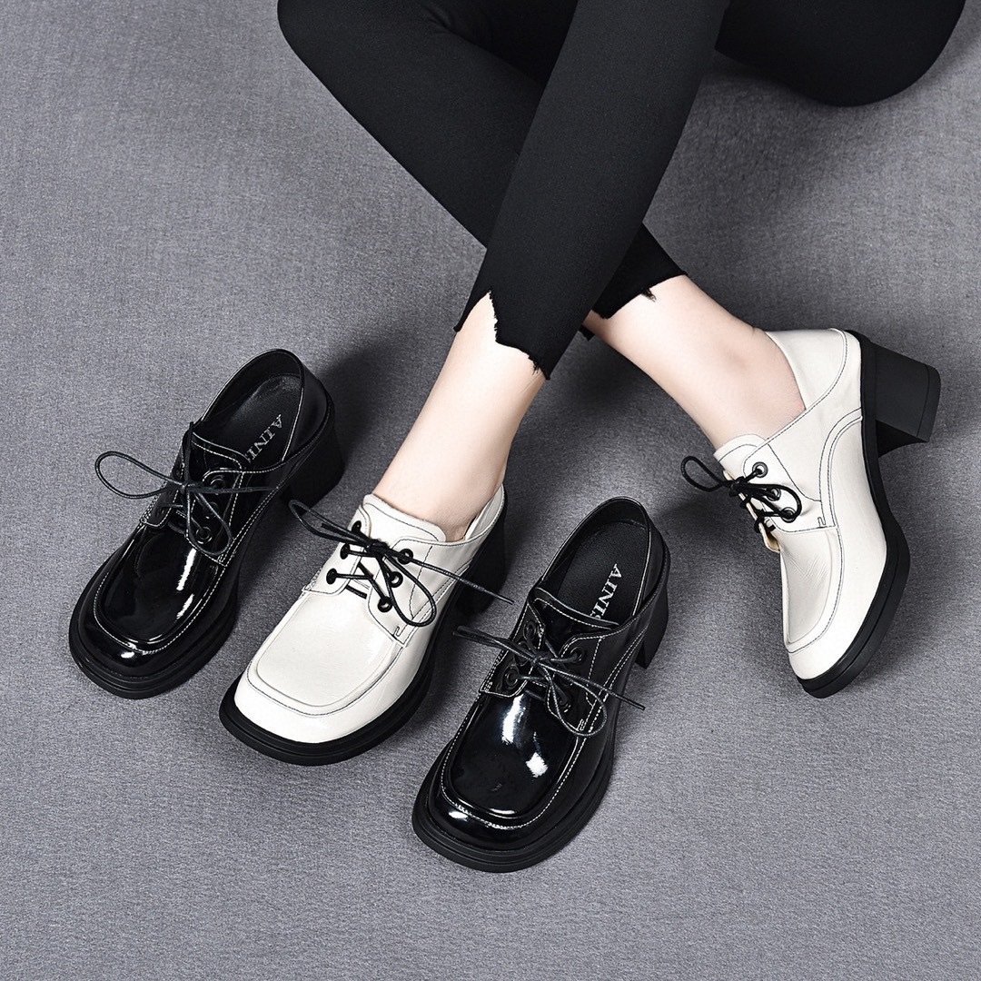 女鞋202秋季新款中跟头层软牛漆皮英伦风系带小单鞋粗跟两穿皮鞋