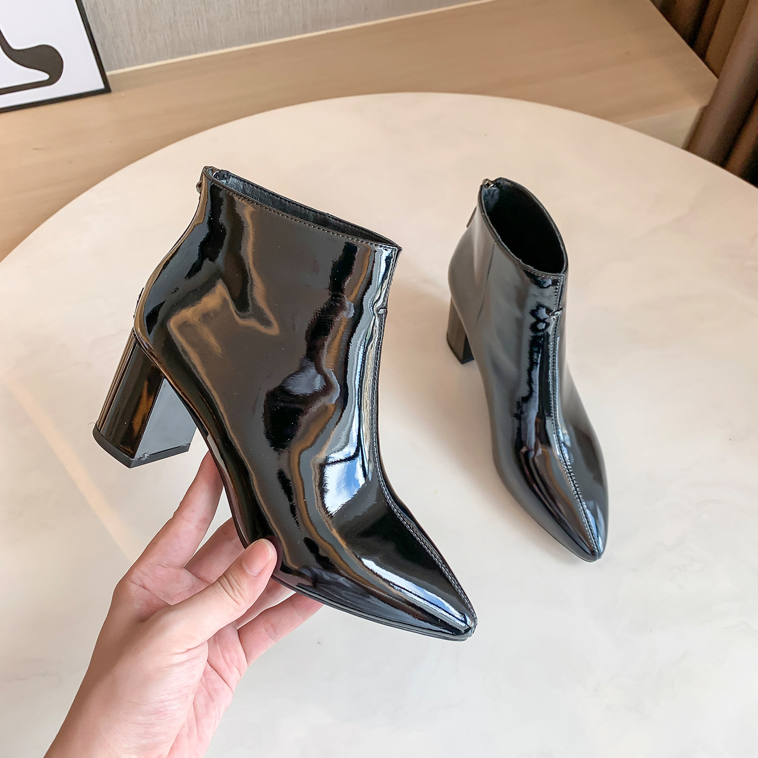 Top layer cowhine fashion boots woman 202 autumn/winter new pointy high heel Martin boots a hair replacement black leather boots