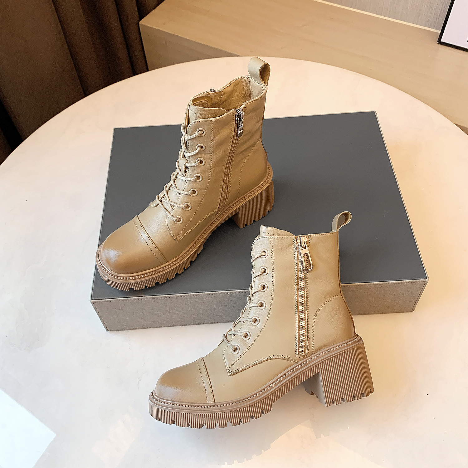 女式皮靴实物图