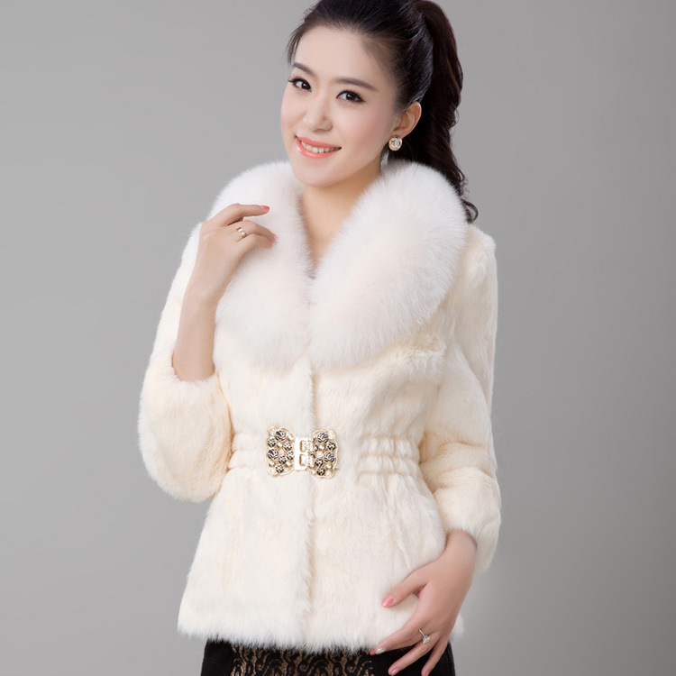 A new Korean-style fur coat for women in the autumn and winter of 2021, featuring short rabbit fur and fox fur collar faux fur for a slimming look details Picture
