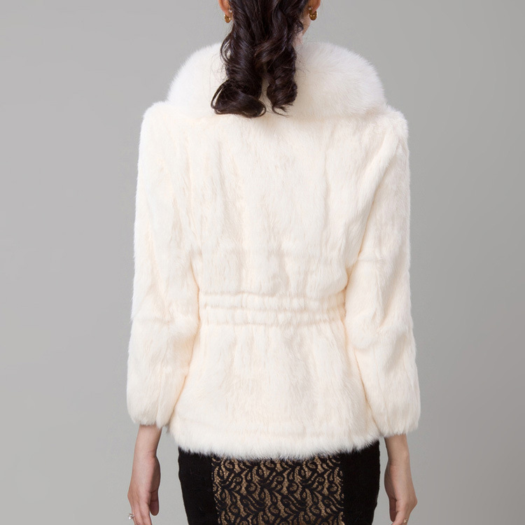 A new Korean-style fur coat for women in the autumn and winter of 2021, featuring short rabbit fur and fox fur collar faux fur for a slimming look Application Scenario