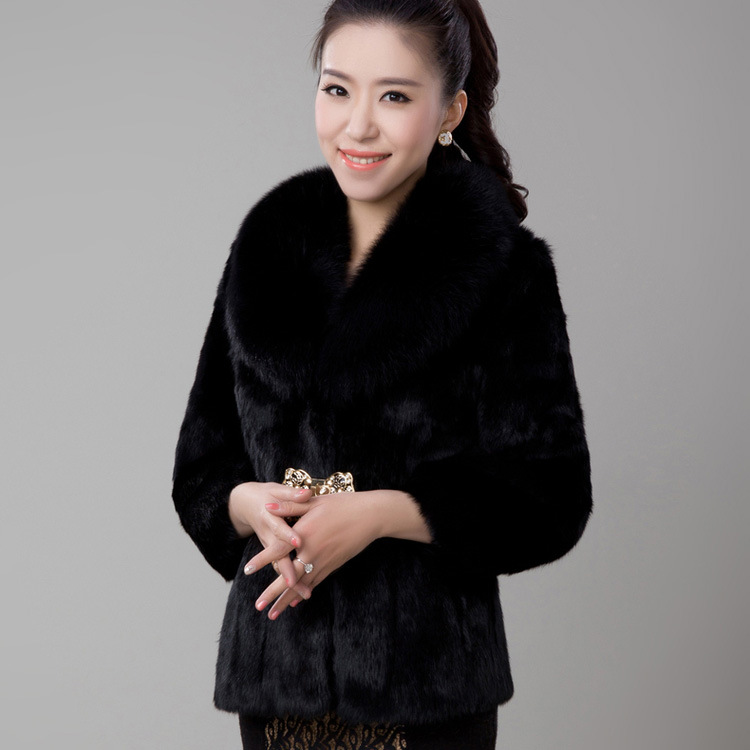 A new Korean-style fur coat for women in the autumn and winter of 2021, featuring short rabbit fur and fox fur collar faux fur for a slimming look Specification image