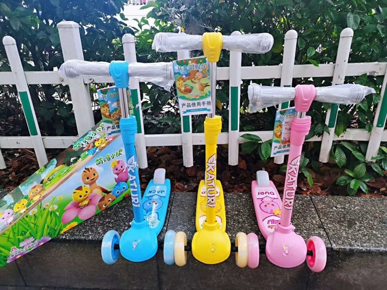 The "Cute Chicken Team" offers children's scooters, beginner scooters, kids' scooters, and single-legged scooters for children aged 2 to 7 full figure