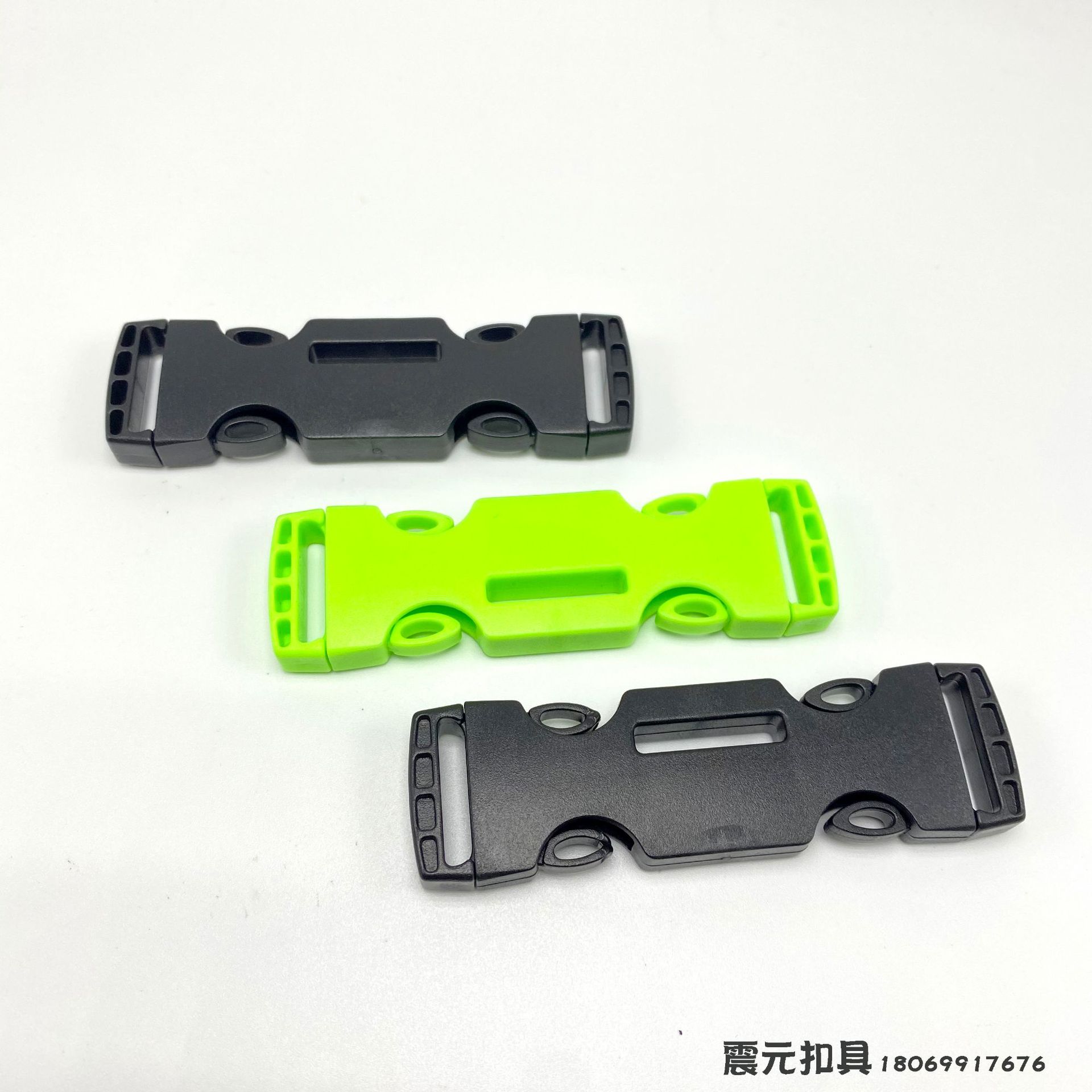 The plastic buckle with an extended three-way bag strap buckle and baby seat strap buckle can be made according to color Application Scenario