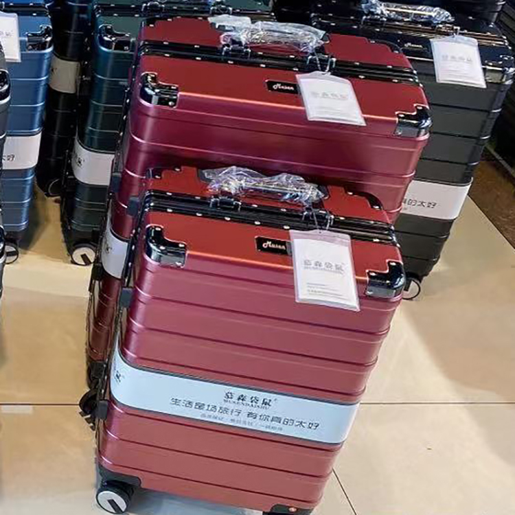 A tripod 757 suitcase large capacity password box universal wheel durable pull rod suitcase