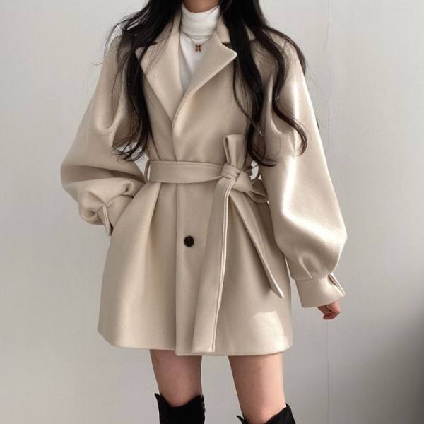 A petite blazer with a long woolen coat in the Hepburn style for the 2021 autumn and winter, featuring a stylish belt and a trendy overcoat