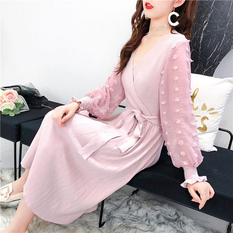 A new mid-length base layer for early autumn, a loose and ethereal knitted sweater and women's dress