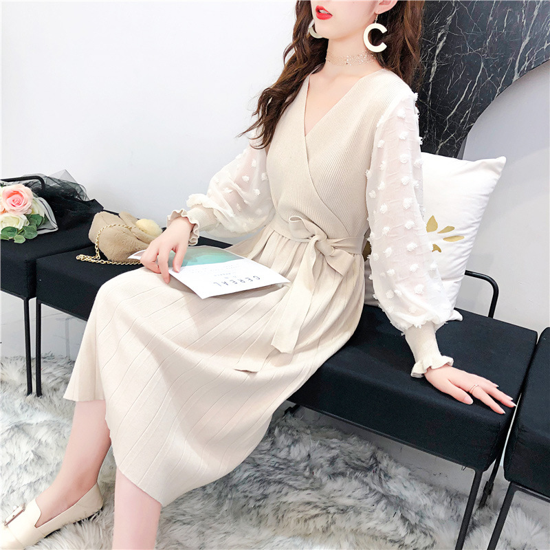 A new mid-length base layer for early autumn, a loose and ethereal knitted sweater and women's dress details Picture