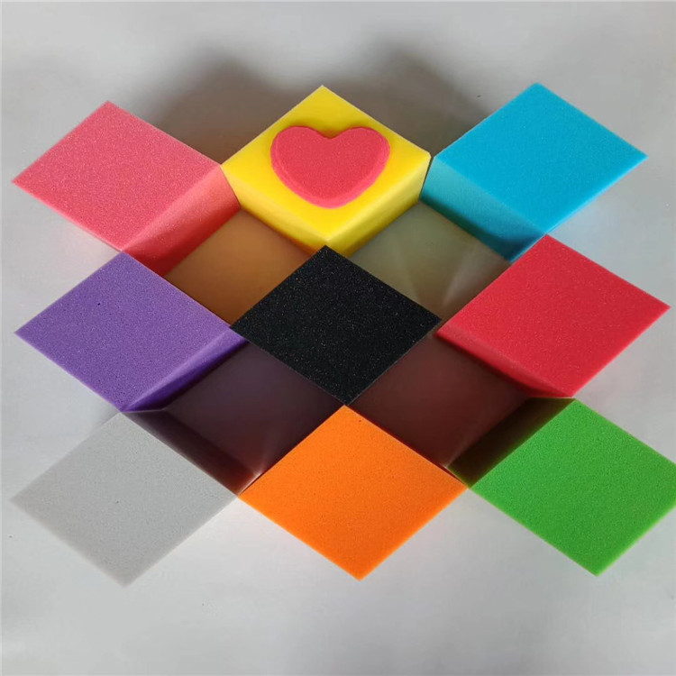 We supply trampolines, colored sponge blocks, rock climbing protection pools, children's playground sponge pools, jumping platforms, and flame-retardant sponge blocks Item Picture