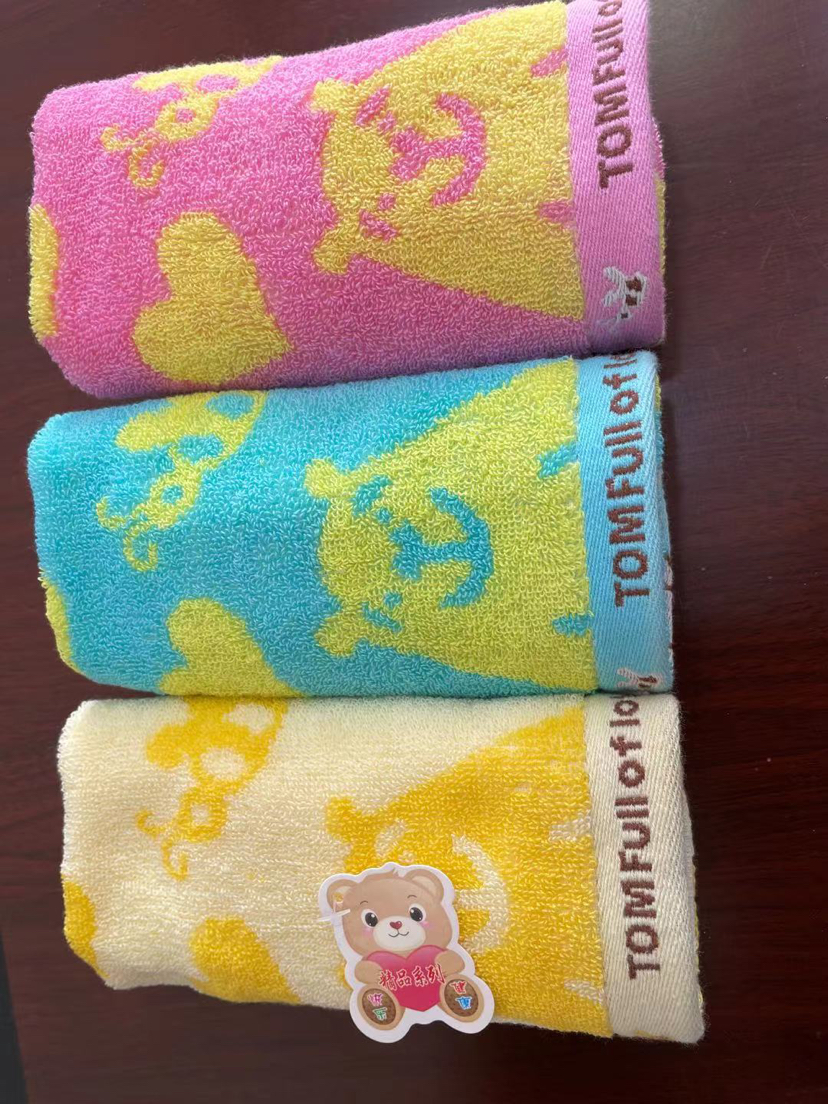 Wholesale of pure cotton non-shedding face towels for children, Fuxiong household hand towels, all-cotton baby absorbent Application Scenario