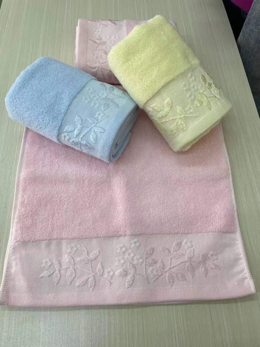Toalla de flor de algodón para lavar la cara toalla grande para adultos al por mayor hogar suave absorbente regalo de retorno caja de garantía de trabajo bordado vegan