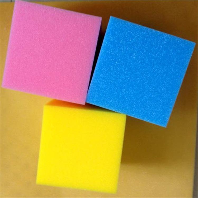 We supply trampolines, colored sponge blocks, rock climbing protection pools, children's playground sponge pools, jumping platforms, and flame-retardant sponge blocks full figure