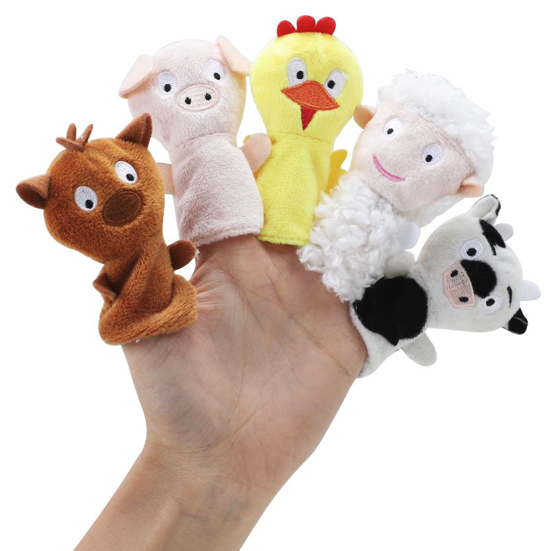 يشير الطفل ذو الأصابع الكرتونية إلى دمية الطفل في مرحلة مبكرة Item Picture