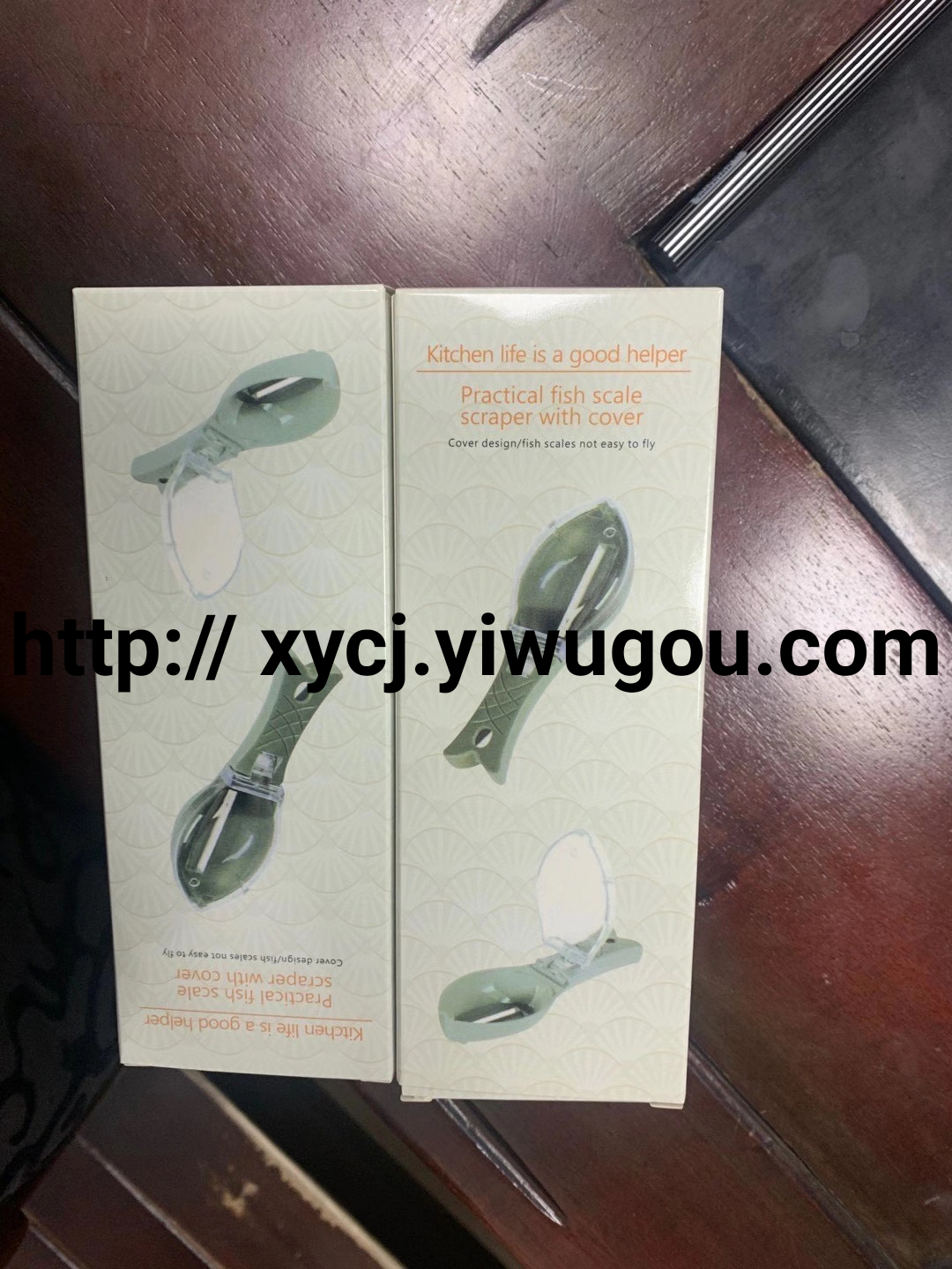 Cross-border household kitchen tools with covers, fish scale removers, kitchen fish scale scrapers, manual fish scale removal tools manufacturers