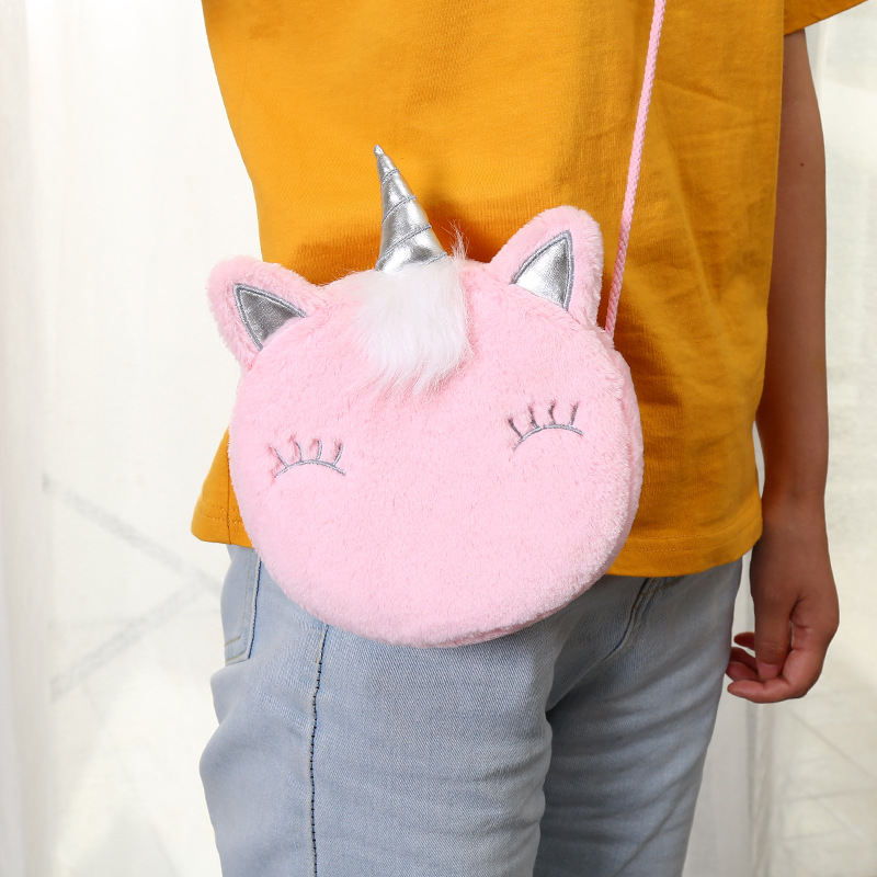 Wholesale of new children's cartoon cute girl Unicorn personality design colorful fur single-shoulder crossbody bags Application Scenario