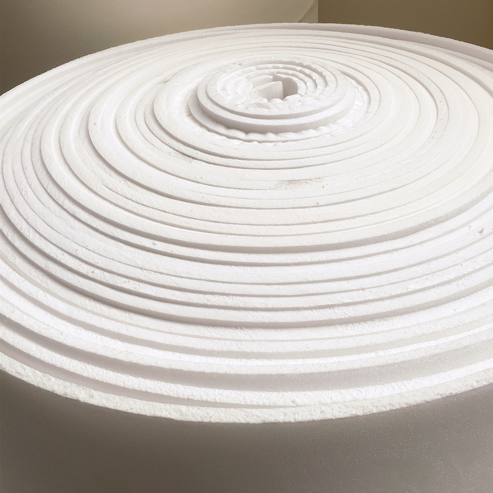 The manufacturer sells white sponge rolls, thin sponge rolls and customized sponge processing details Picture