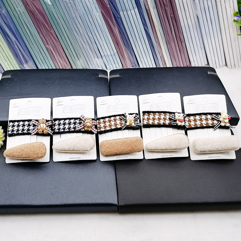 N3216 knitted cartoon + wool BB hair clips, duck clips, hair clips, hair accessories, headwear, Japanese and Korean accessories 2-yuan store wholesale Application Scenario