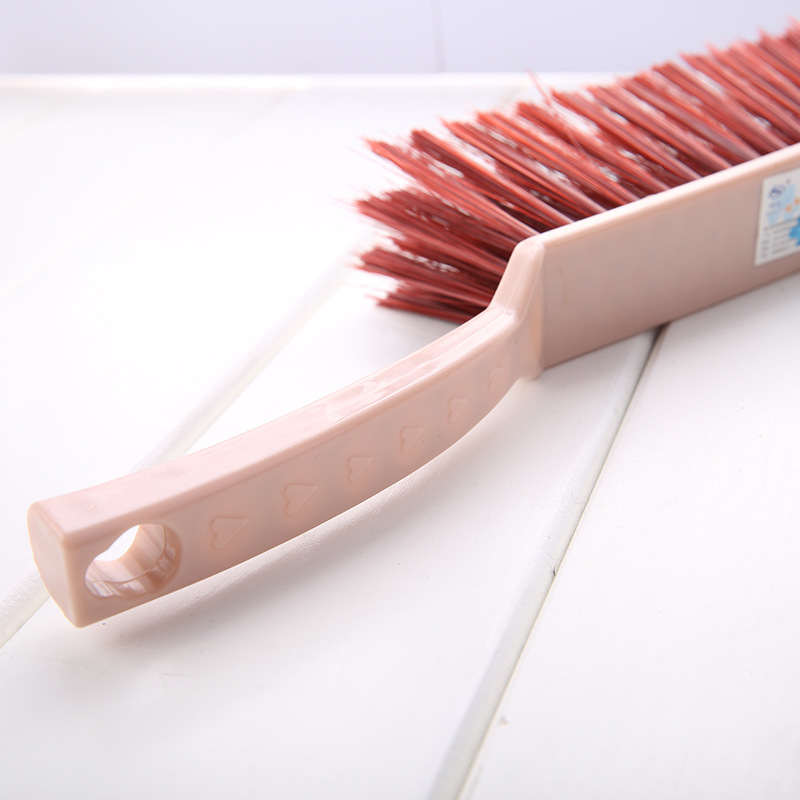 Kitchen and bathroom brush, long-handled soft bristle, sofa, bed sheet and blanket dust removal brush, bedroom cleaning brush, bed sweeping wonder Application Scenario