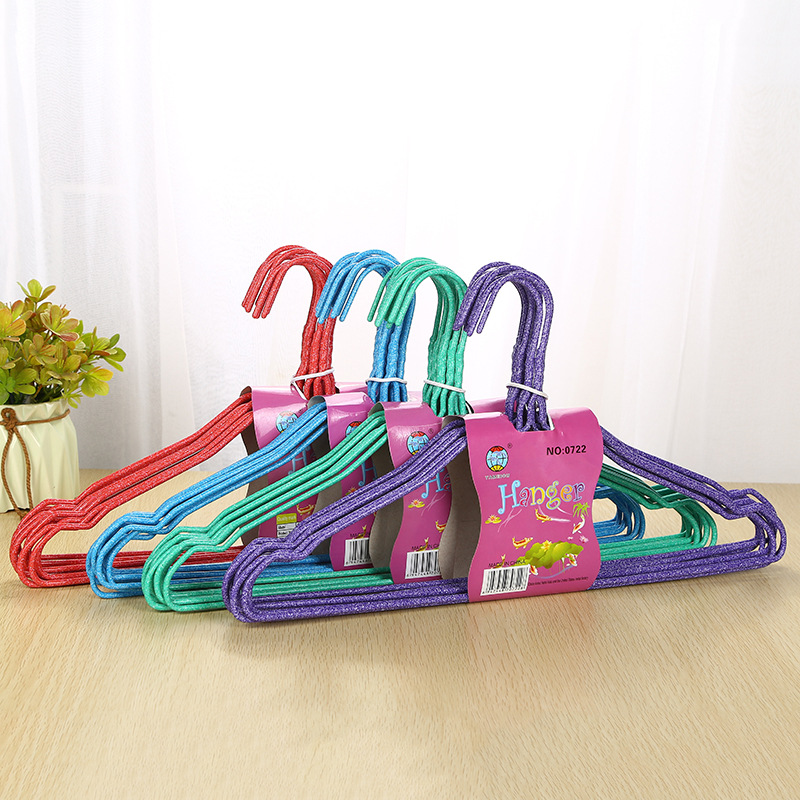 New household thickened and lengthened dipped plastic clothes hanger, sturdy with grooved spiral connection, patterned drying clothes hanger