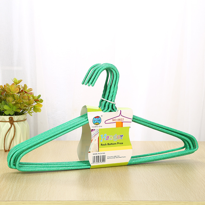 The manufacturer wholesals household anti-slip and traceless drying plastic-coated clothes hangers. The simple solid color thickened 10-piece hangers are selling well Specification image