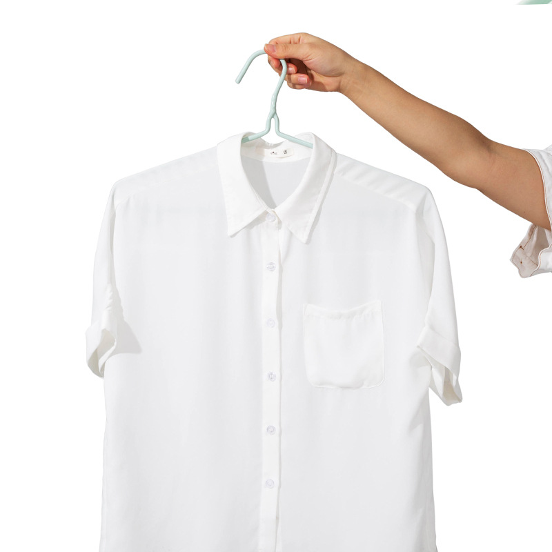 Household plastic-coated clothes hanger, thickened for adults, men's and women's clothes hanging, anti-slip and traceless clothes drying hanger, clothes support, dry and wet dual-purpose Application Scenario