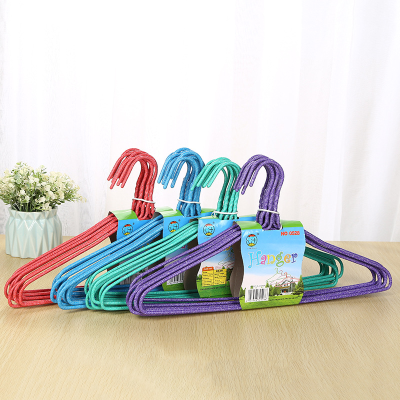 Modern and simple adult thickened clothes drying rack with hanging buckle design, easy to dry and leave no trace on the dipped plastic clothes rack