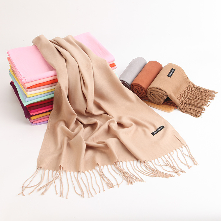 The Korean version of the faux cashmere scarf for women in autumn and winter is warm in solid color. The red cashmere scarf with tassel shawls for the annual meeting is sent by the manufacturer