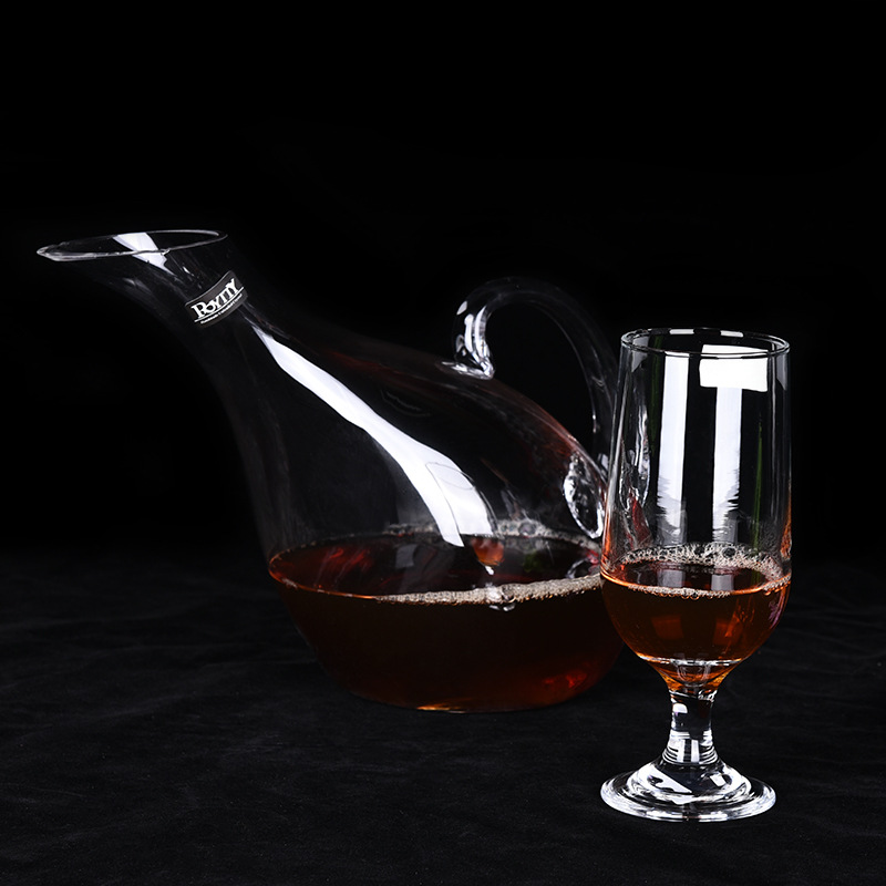 Crystal glass decanter, hand-handled wine pot, household restaurant quick handle decanter, wine pouring pot, household decanter, hotel decanter, glass decanter, decanter, wine pouring pot details Picture