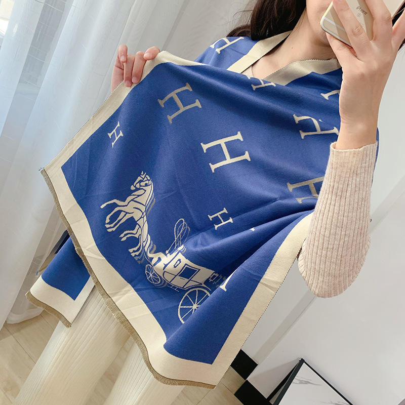 2021新款秋冬季仿羊绒围巾女H字母马车图案保暖双面加厚百搭披肩