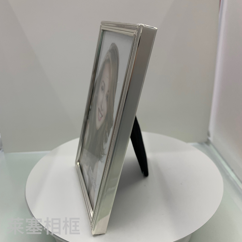Photos of creative iron-plated silver glass ornaments for home living room and bedroom decoration, gifts, handicrafts, and metal photo frames details Picture