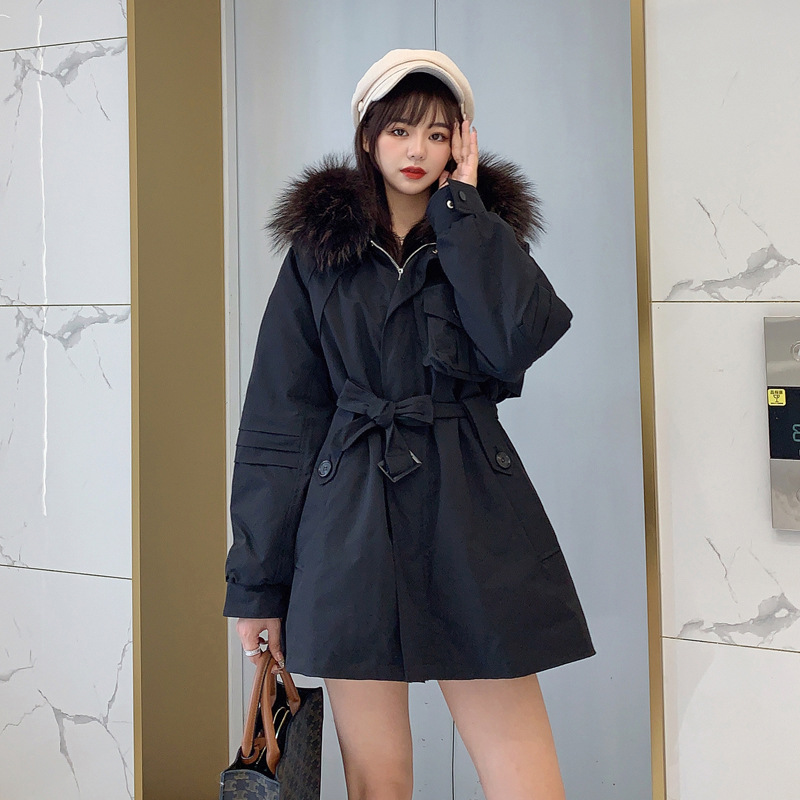 This is a mid-length winter Korean-style fashionable lace-up jacket with a cinched waist and a stylish large fur collar, designed with a rabbit fur inner liner details Picture