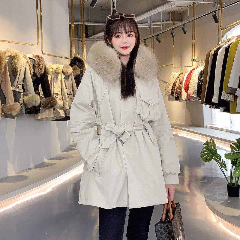 This is a mid-length winter Korean-style fashionable lace-up jacket with a cinched waist and a stylish large fur collar, designed with a rabbit fur inner liner